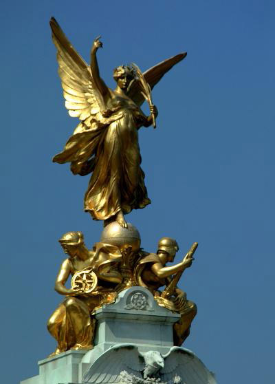 statue of the buckinghampalace